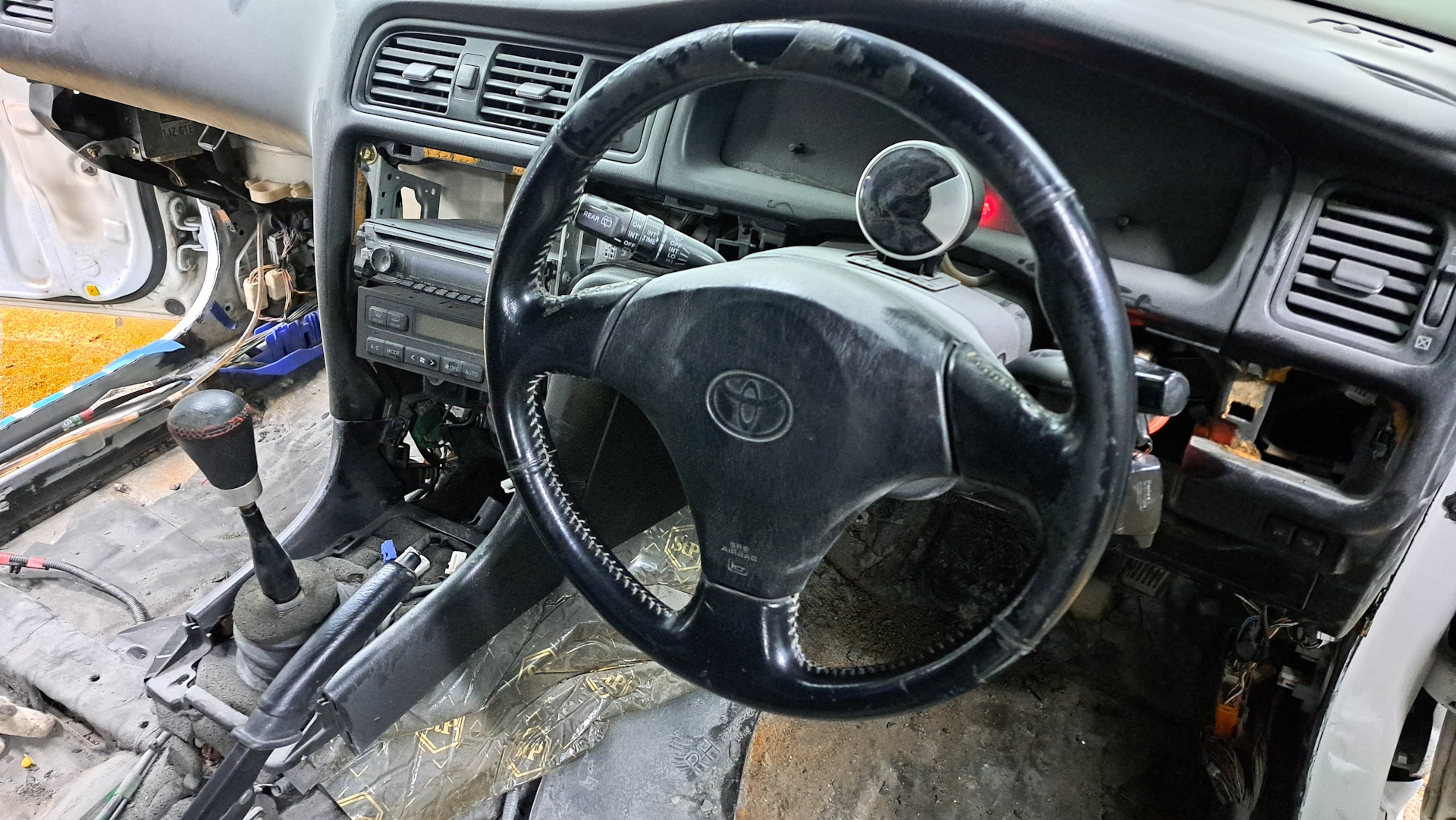 Здесь сто кусков. Сайт работа 100. Компания работа это просто. Прибыль сервисный центр. Ооо констант ворк.