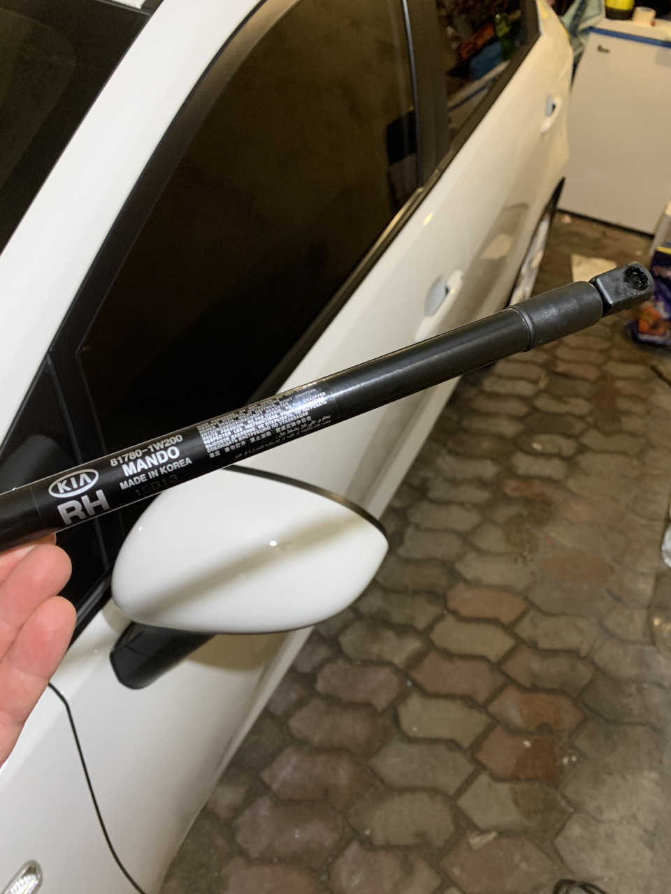 Вытекло масло из гидроупоров. Кто менял? — KIA Rio 5-door (3G), 1,4 л ...