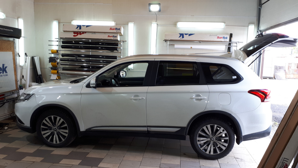 Mitsubishi Outlander Белоснеж