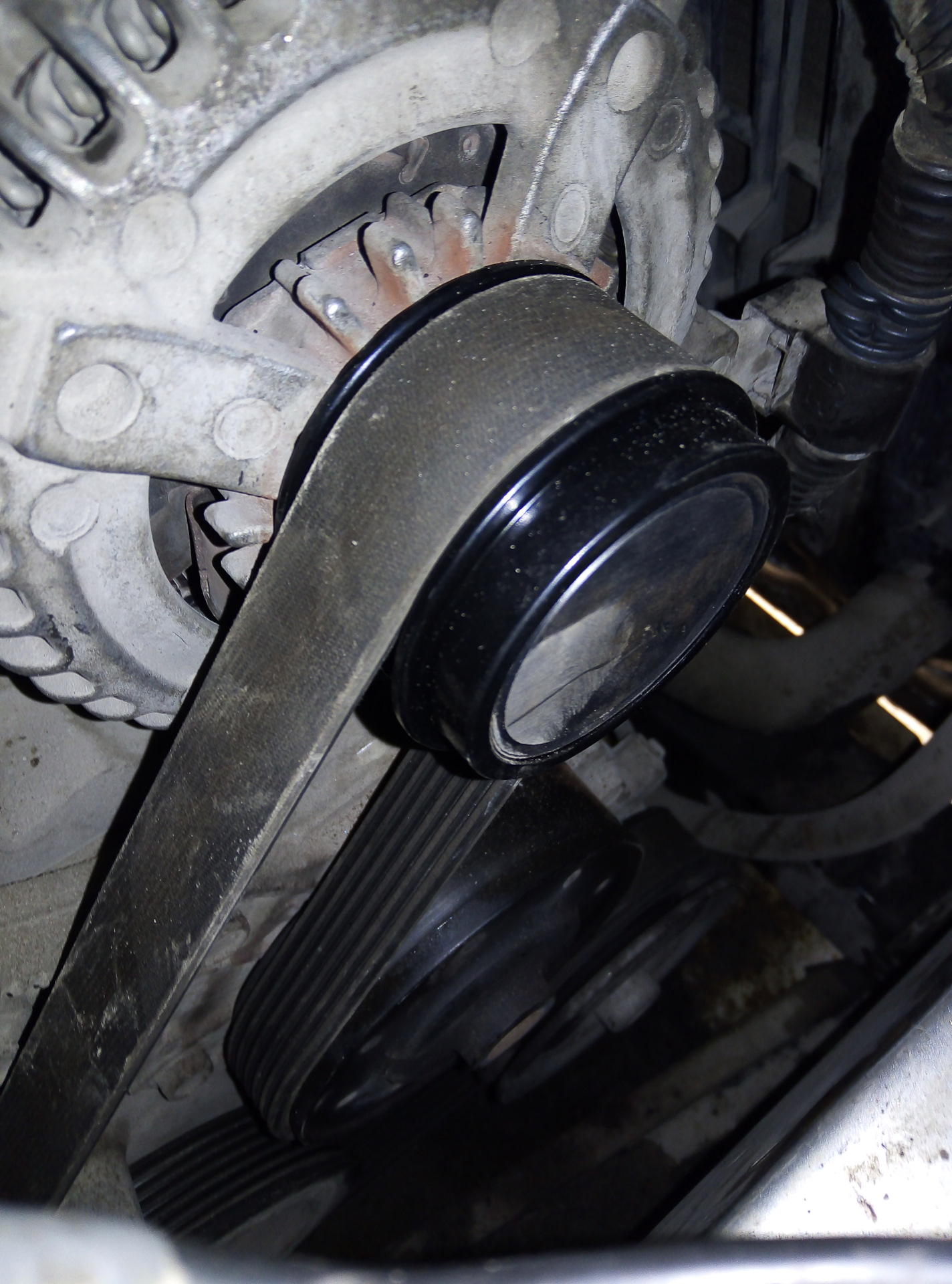 Замена обгонной муфты генератора — Toyota Corolla (140/150), 1,6 л ...