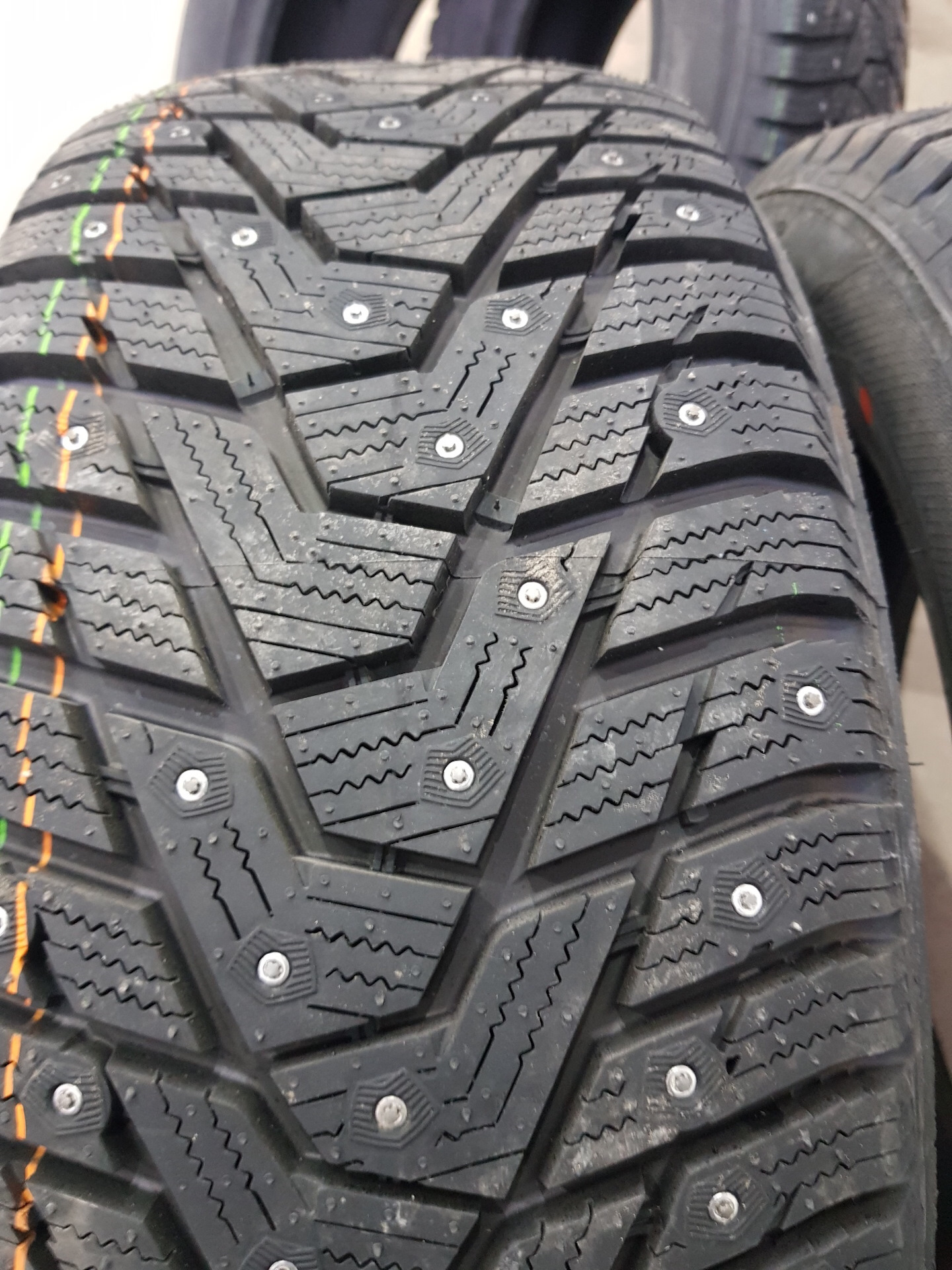 Hankook winter i pike rs2 w429 r17. Hankook w429. Hankook w429 i Pike rs2. Hankook w-429 95t. W429a XL Hankook.