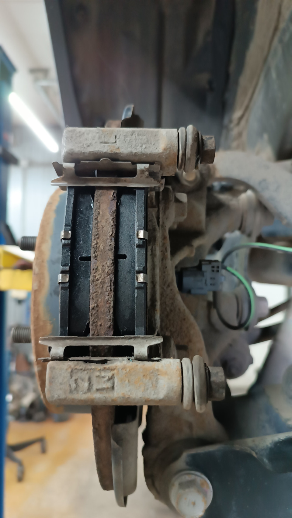 Фото в бортжурнале Toyota RAV4 (IV)