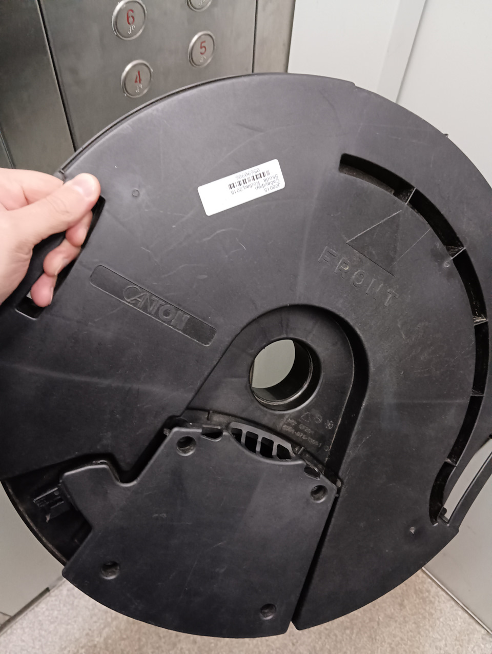 Крепление штатного сабвуфера — Volkswagen Tiguan (2G), 1,4 л, 2020 года ...