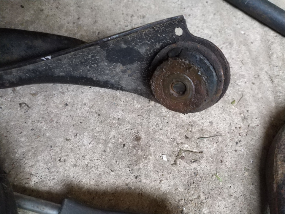 Закис болт в сайлентблоке — Mazda 6 (1G) GG, 2,3 л, 2008 года | своими ...