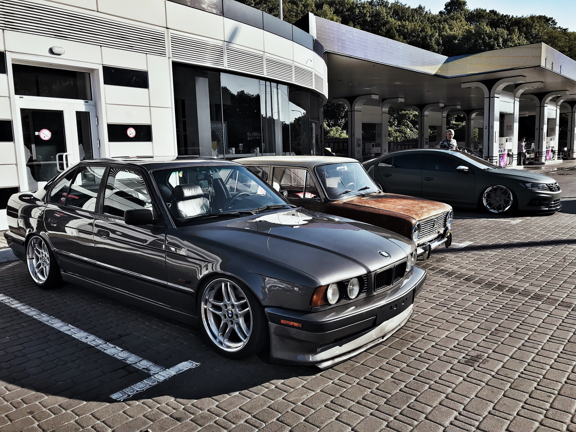 7 series e38. BMW e38 стенс. BMW 7 e38 stance. BMW 7 Series (e38). BMW 7 stance.