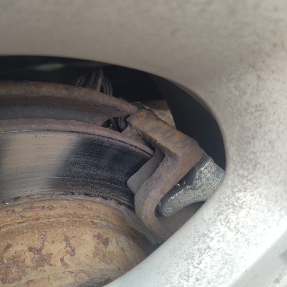 бьет при резком торможении и нужен глушитель. Какие торм. диски взять и ...