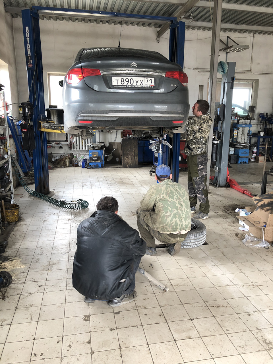 Один работает, остальные сидят 🤣🤣 на самом деле все понемногу работали) — Citroen C4 L