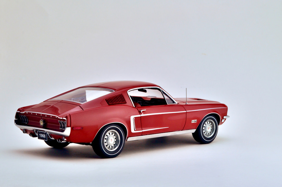 ブリット』 AUTOart 1/18 FORD MUSTANG 1968 ブリット』 AUTOart 1/18