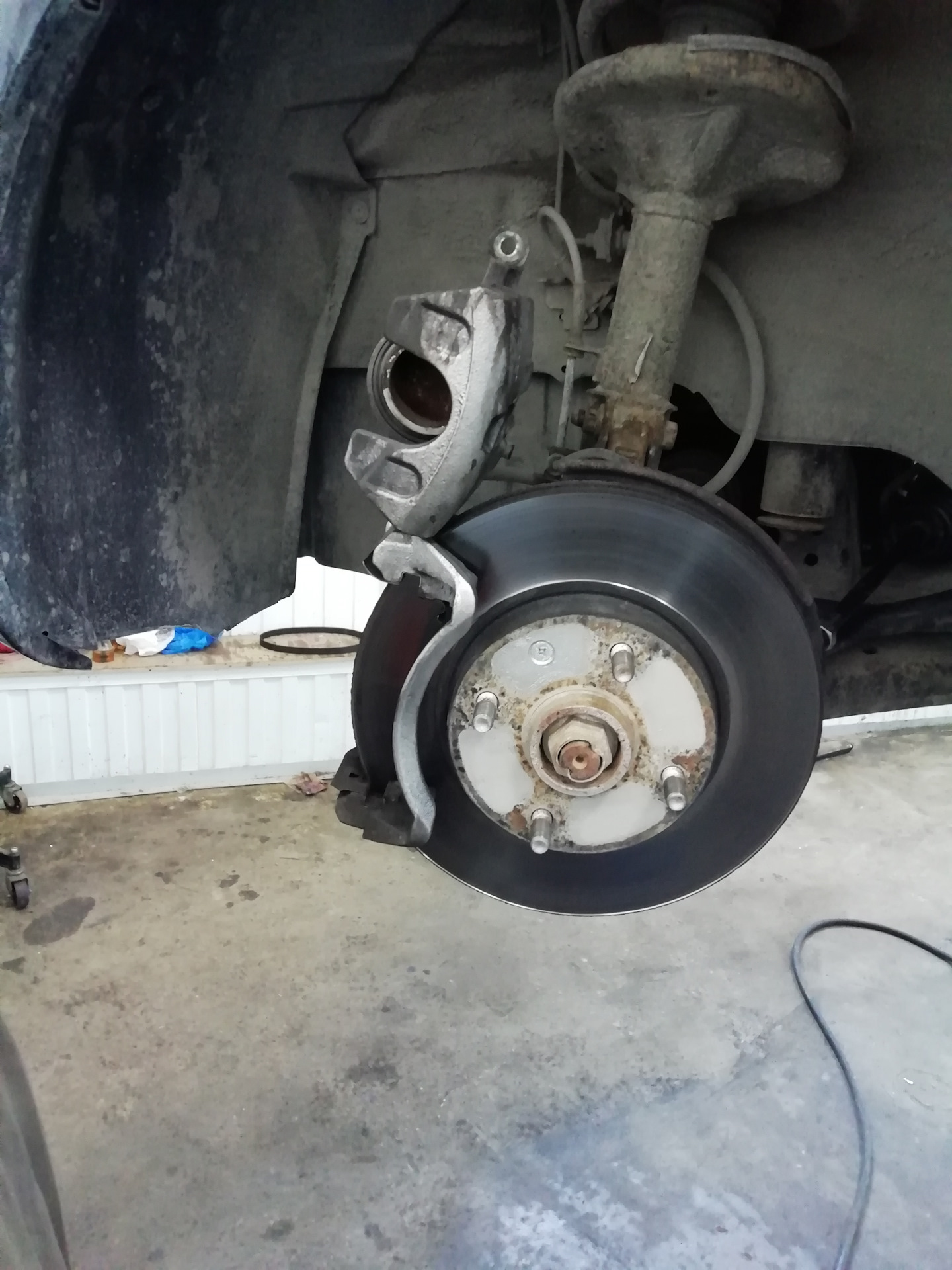 Откручивание болта суппорта