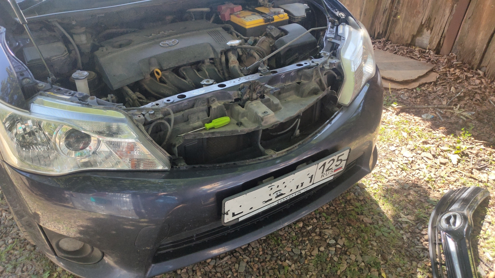 Отрегулировал замок и тросик капота — Toyota Corolla Fielder (E160), 1 ...