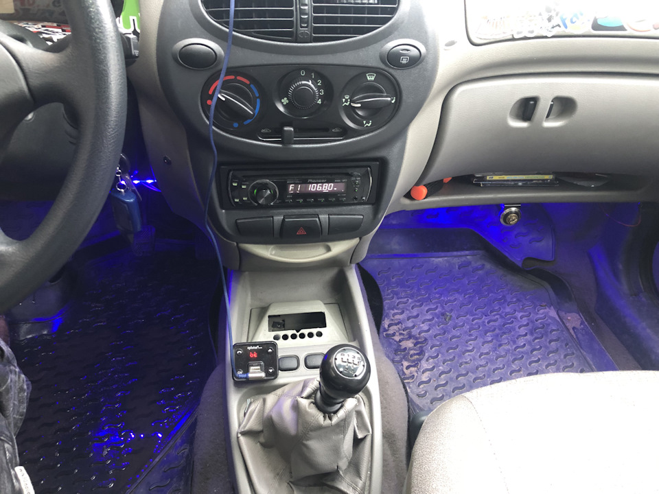 Подсветка в ноги и замена лампочки освещения салона — DRIVE2