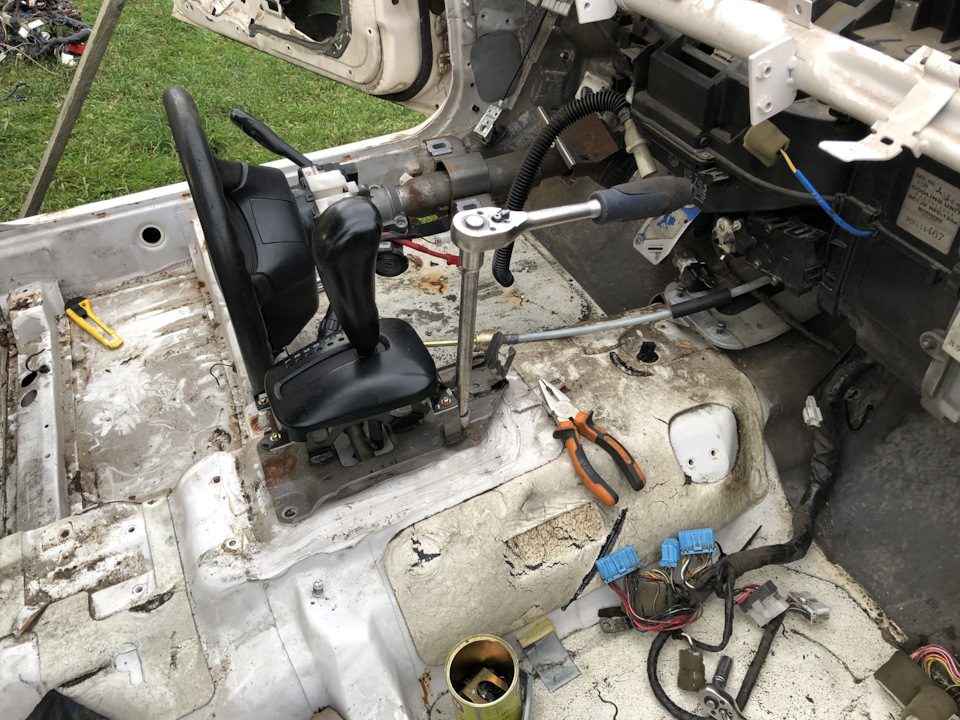 Фото в бортжурнале Mitsubishi Carisma