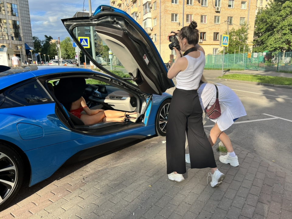 BMW i8 Амирана Сардарова