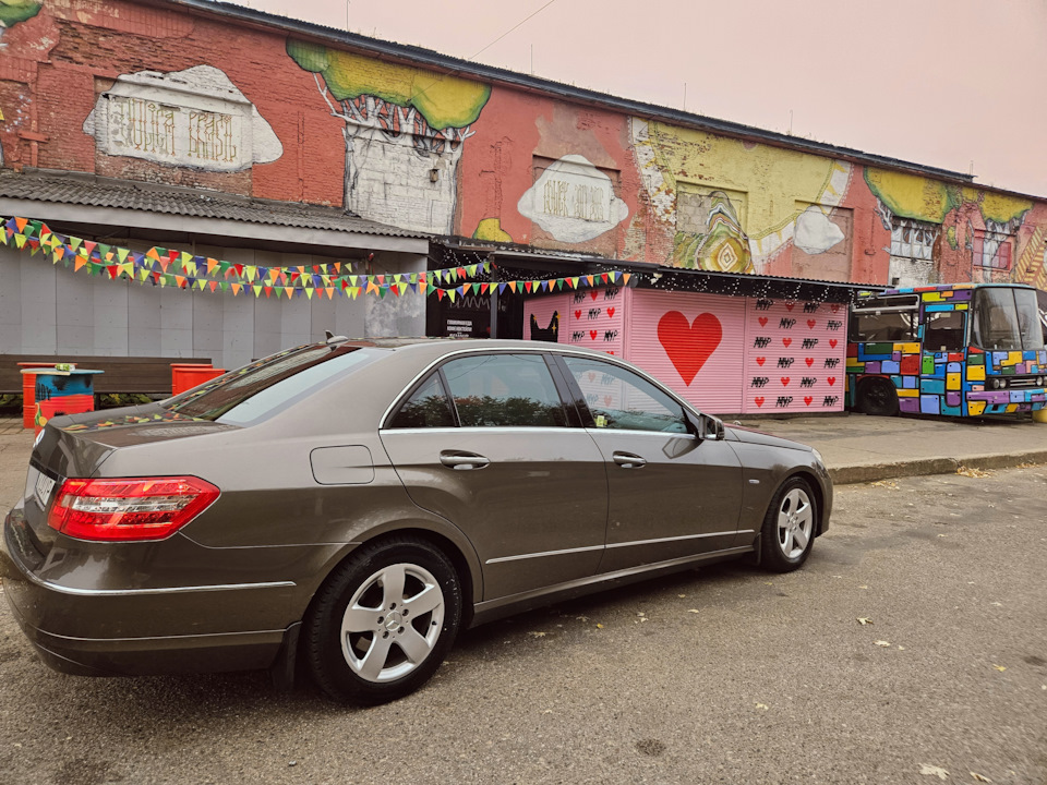 1 е класс фото Осень ❣ - Mercedes-Benz E-Class (W212), 2,1 л, 2009 года фотография DRIVE2