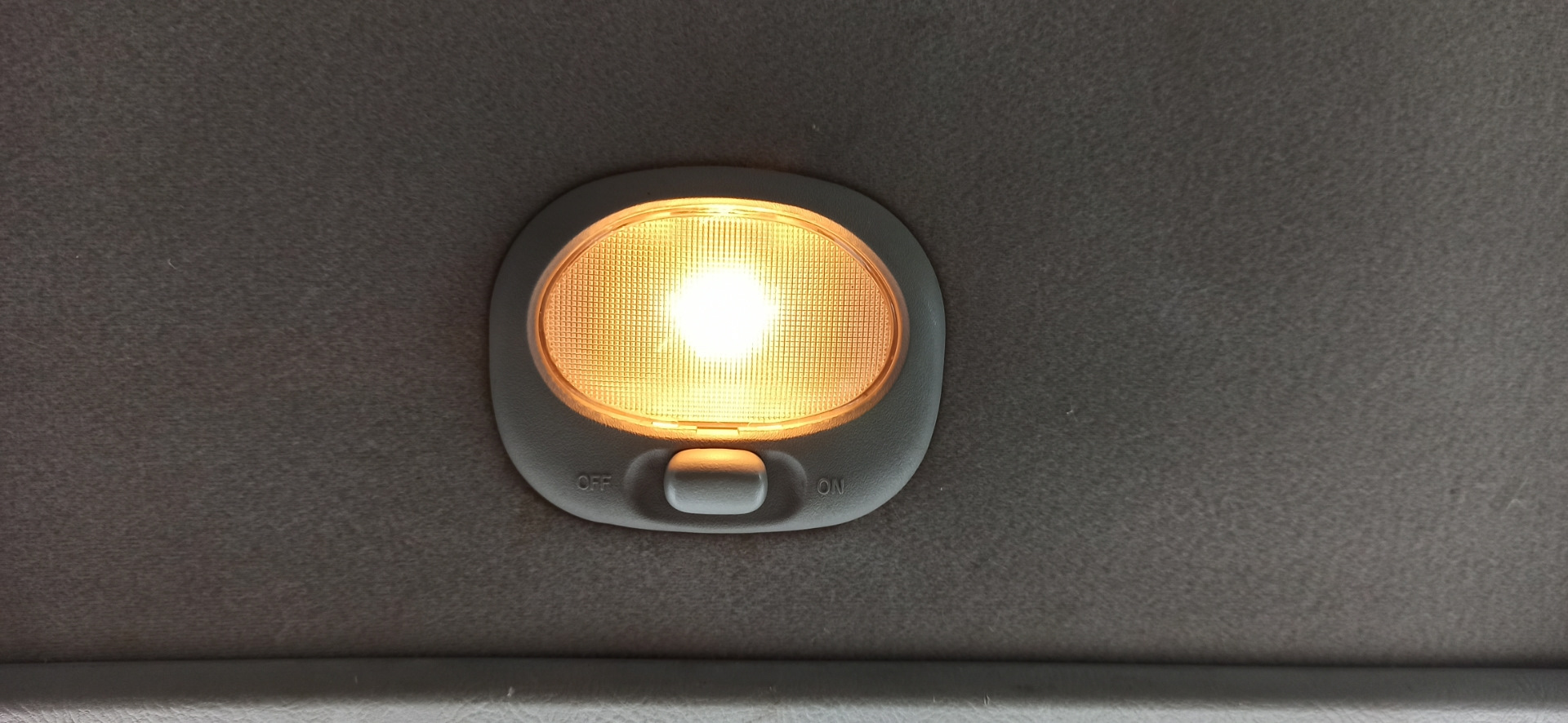 Плафон багажника — Hyundai Santa Fe (1G), 2,7 л, 2001 года ...