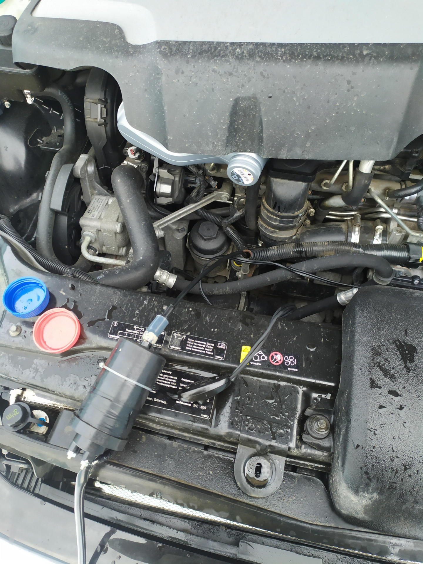 Замена моторного масла. Замена свечей накала. — Volvo XC90 (1G), 2,4 л ...