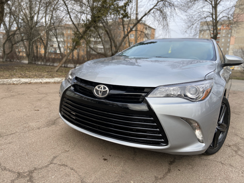 решетка радиатора toyota camry 55