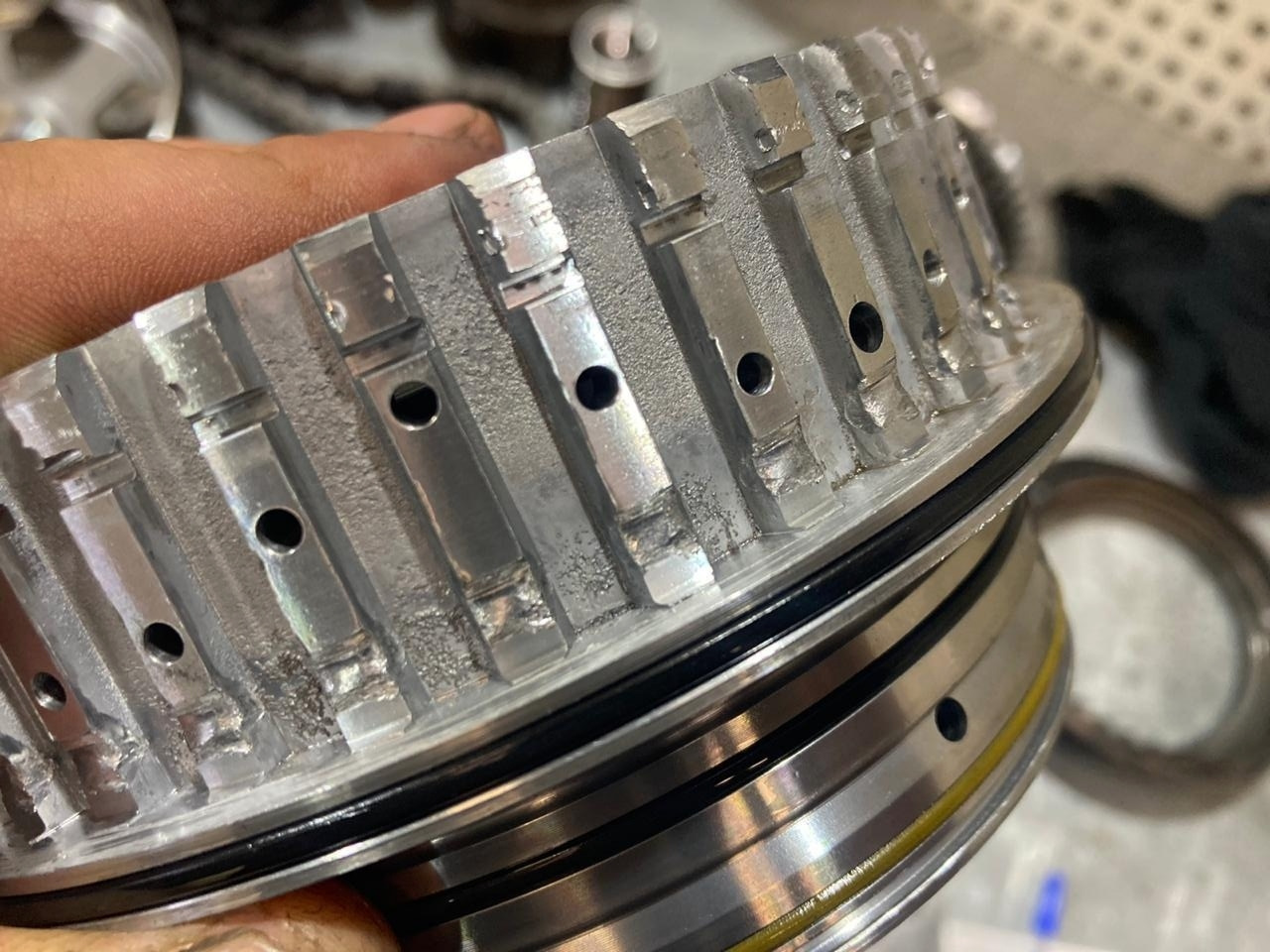 Ал4 акпп набор поршней. Поршень в акпп. Поршень в акпп. Поршень к2 акпп 09g. Поршень тормоза акпп 4hp20.