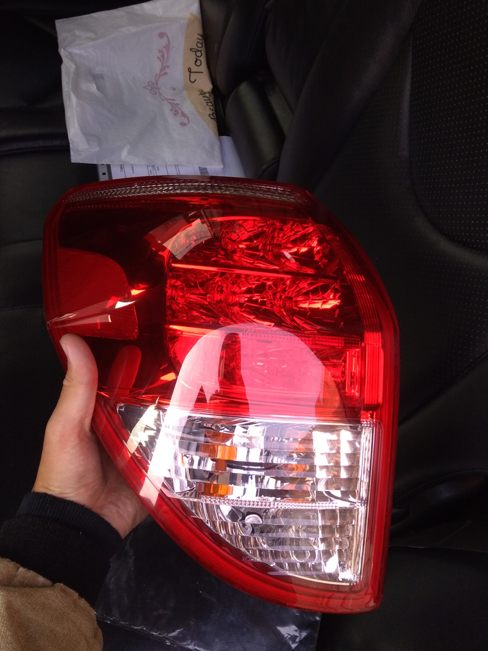 Тойота рав 4 2013 года патрон лампы стоп-сигналов. Лампы стопа на рав 4 2013 года. Снять задний фонарь рав 4. Снять задний фонарь рав 4. Лампы заднего фанар рав4-4.