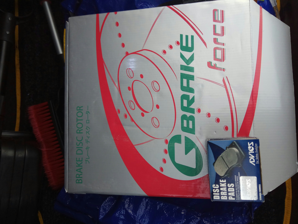 Поменял в круг тормозные диски и колодки! — DRIVE2