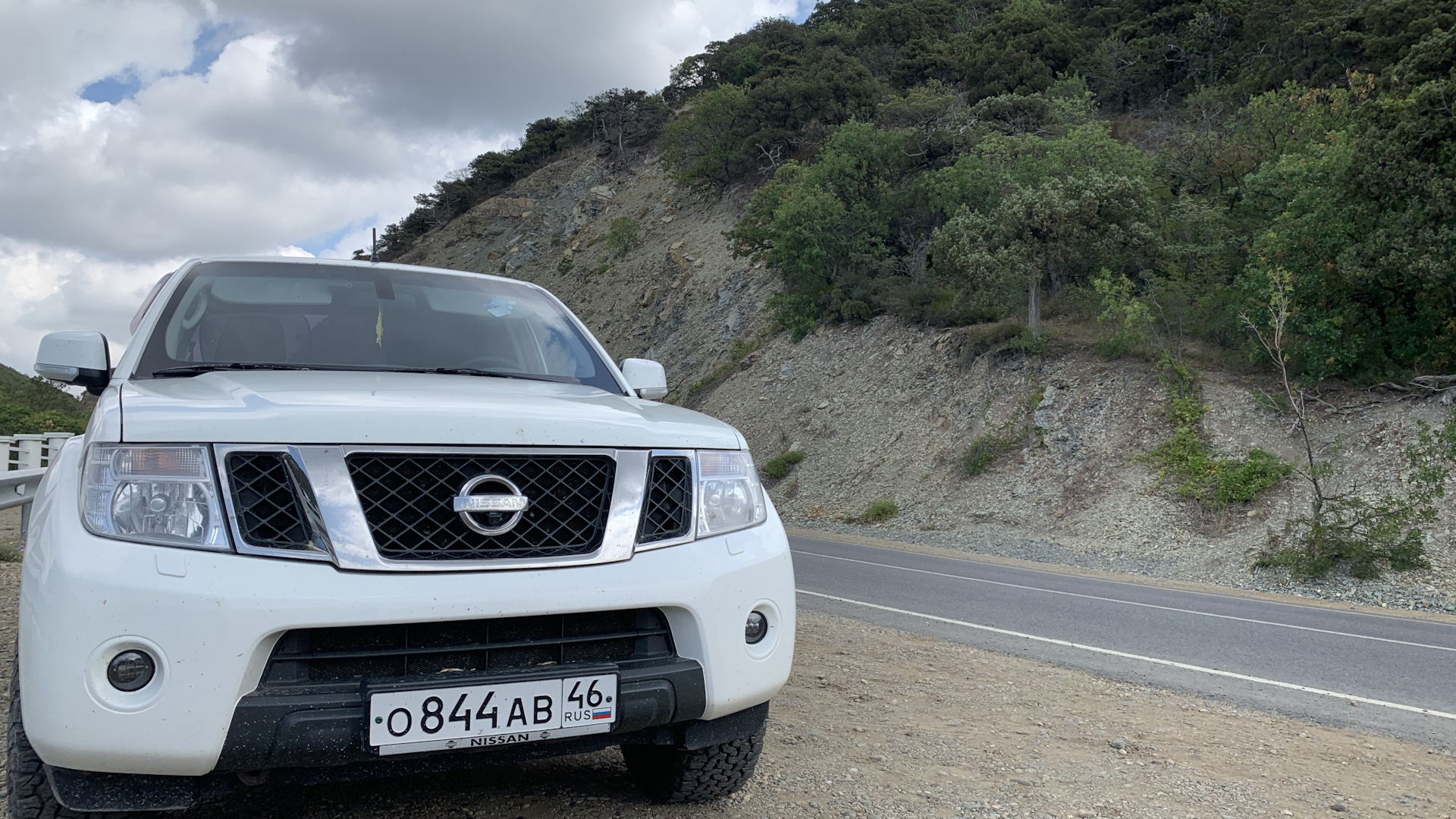 Nissan navara 2.5 d. Ниссан Навара 2.5 дизель. Ниссан Навара белый. Ниссан Навара 2011. Nissan Navara 2.5d le 2008г..