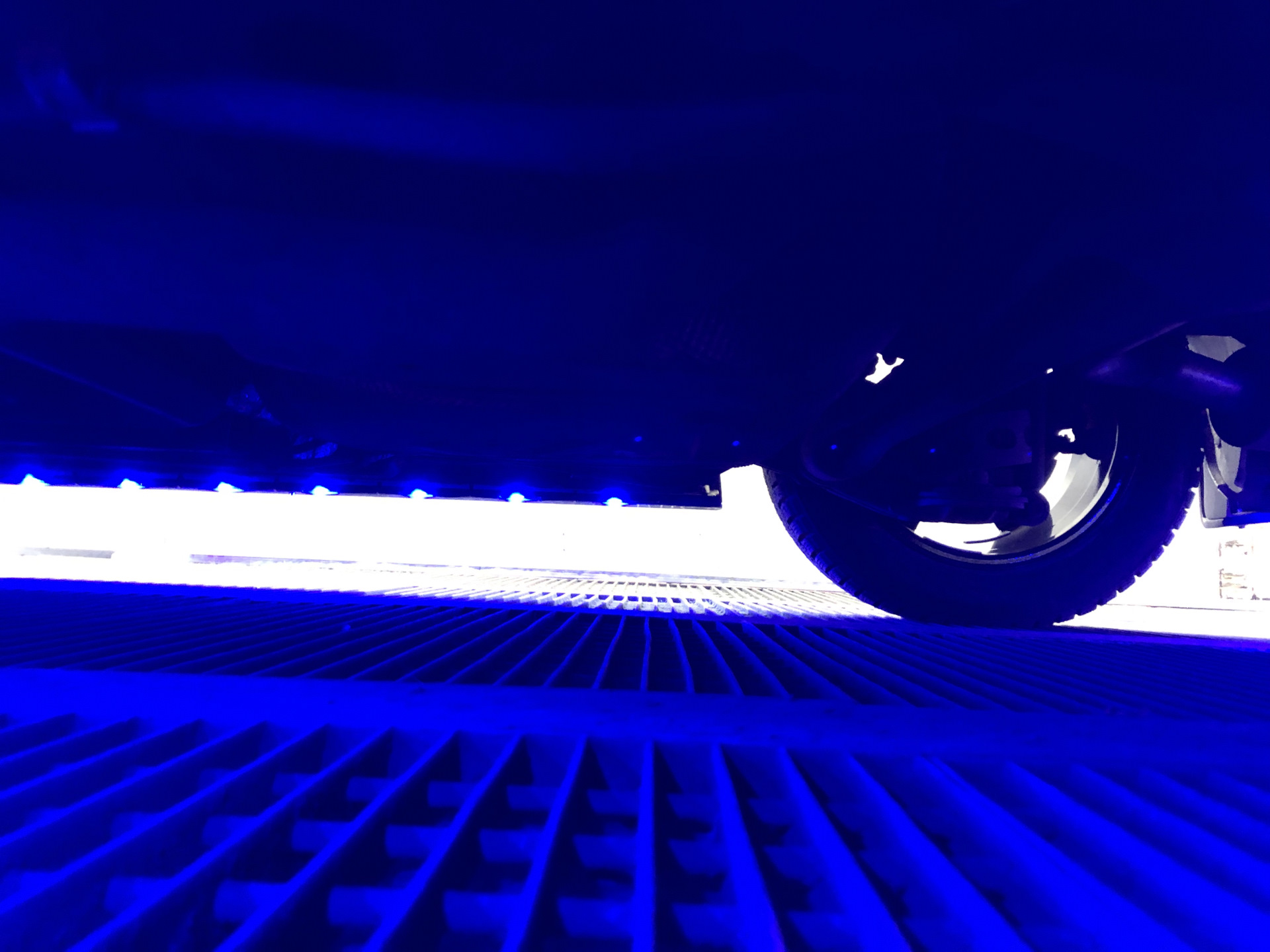 54. ЭКСКЛЮЗИВ. Подсветка днища синим неоном — Chevrolet Cruze (1G), 1,8 ...