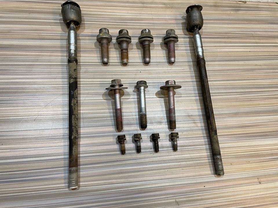 Снятый крепёж прилично заржавел — Suzuki Vitara (4G)