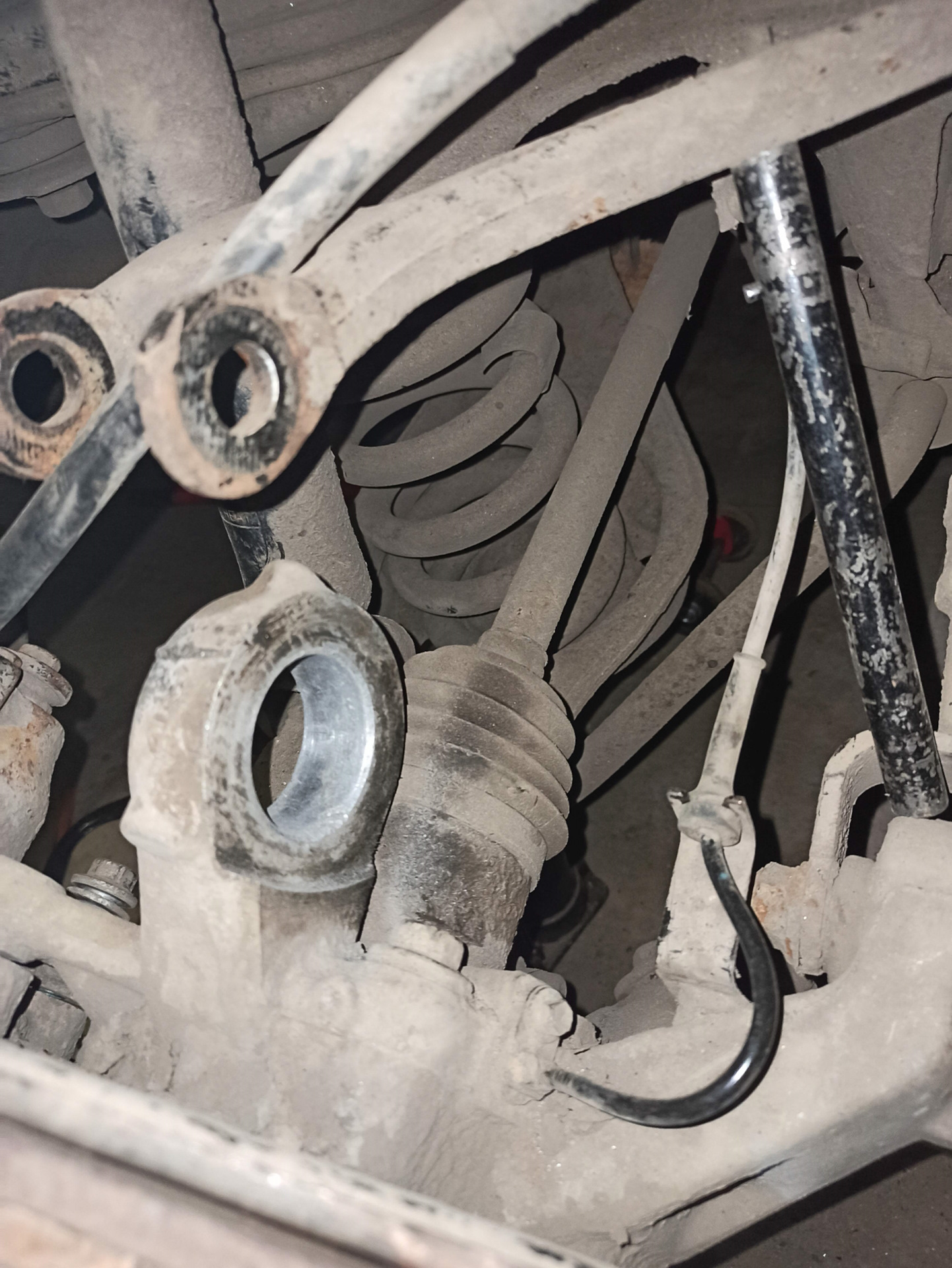 Замена верхних плавающих задней цапфы — Ford Explorer (5G), 3,5 л, 2014 ...