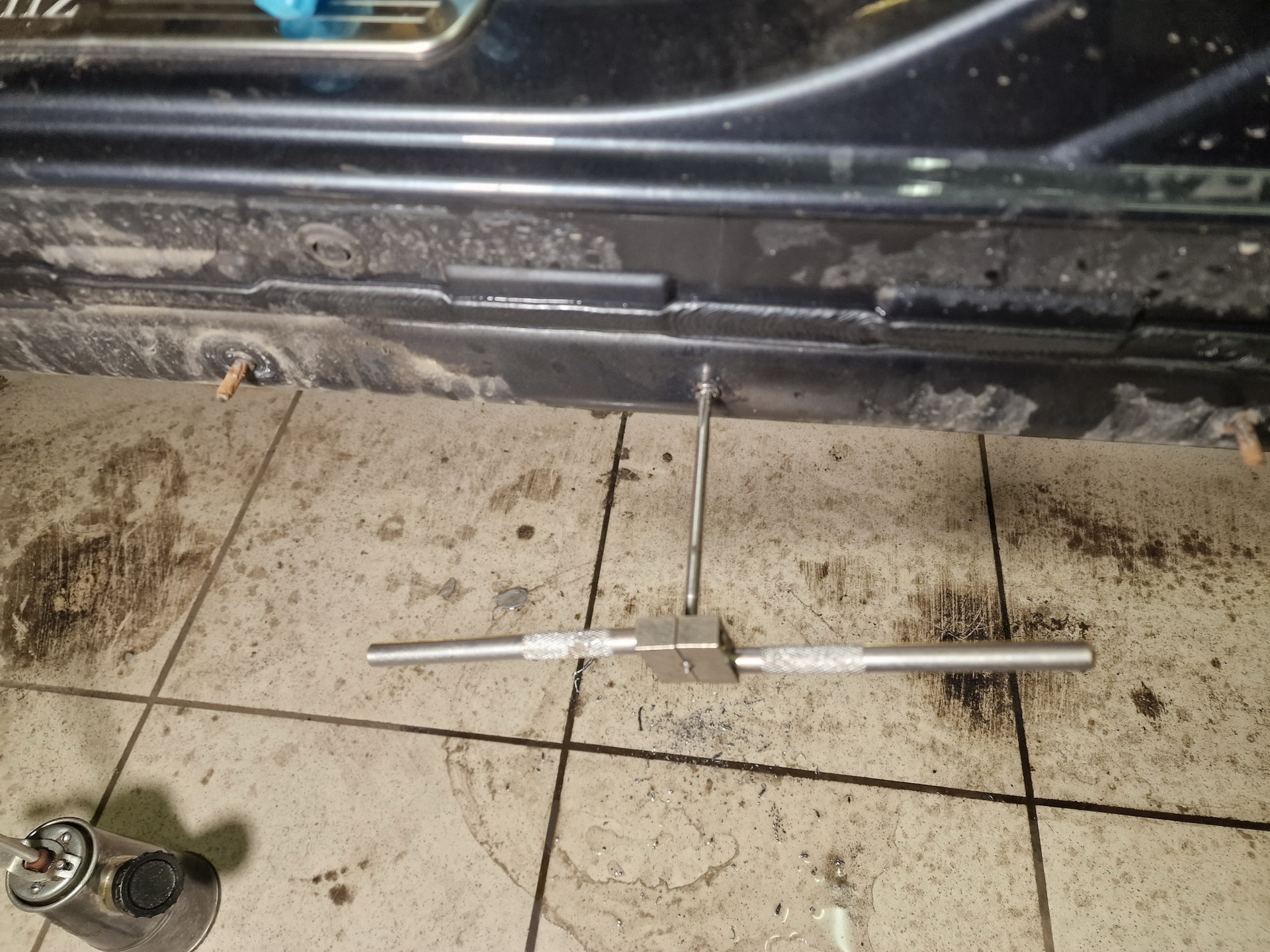 Замена сломанной шпильки порога — Mercedes-Benz GL-class (X166), 3,5 л ...