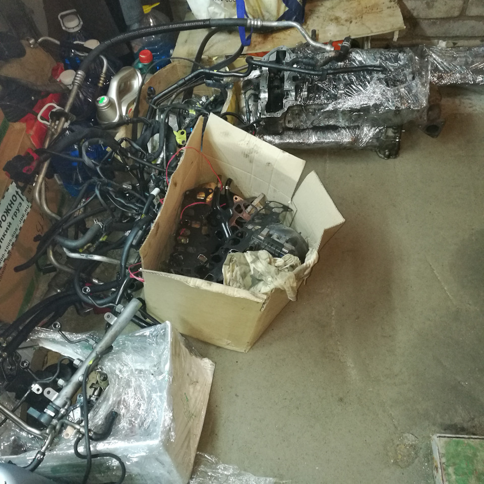 Часть того, что надо перебрать и разложить теперь. — Jeep Grand Cherokee (WK)