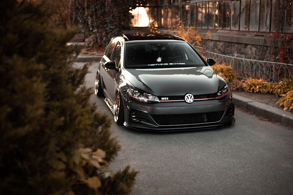 Volkswagen Golf mk7 and girl