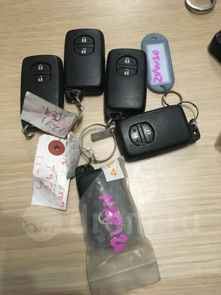 Смарт ключ, чип ключ Toyota 2 кнопки на Toyota Corolla Fielder (E160 ...