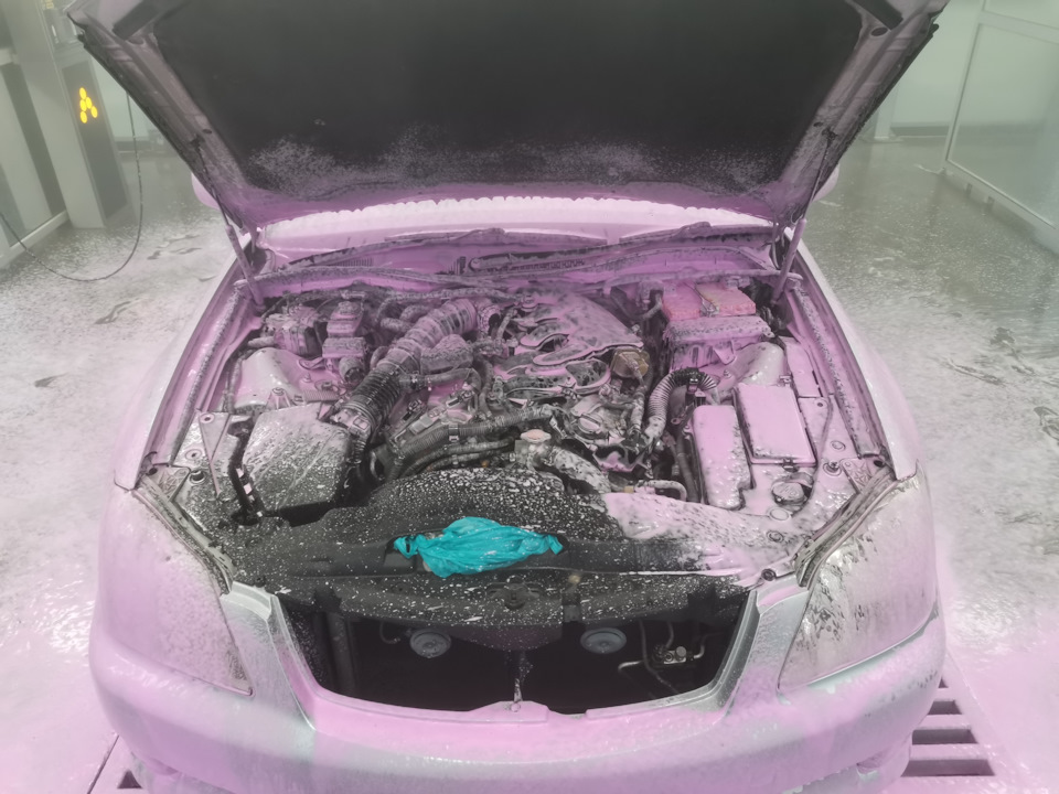 Моем — Toyota Crown (S180)