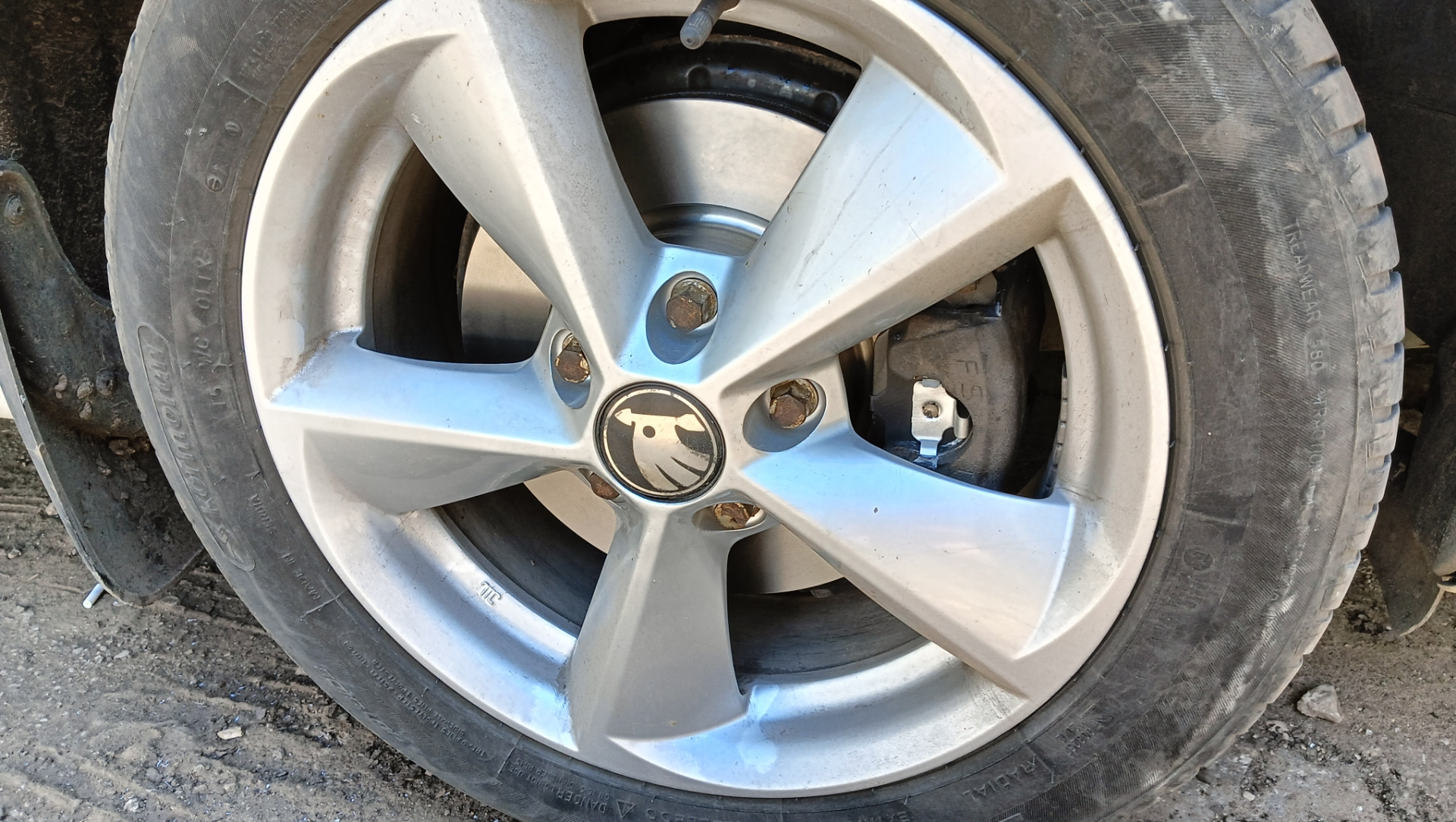 Замена передних тормозных дисков и колодок, мы не сдаёмся. — Skoda ...