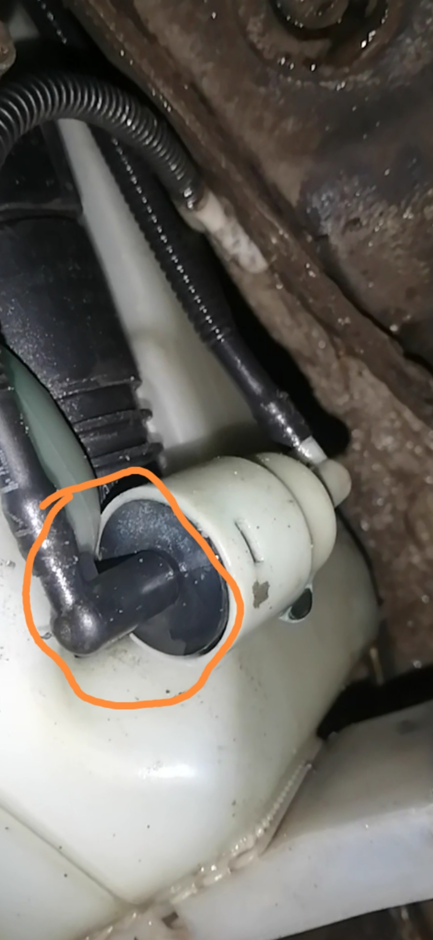 Временная запись. Как правильно снять шланги с моторчика омывателя ...