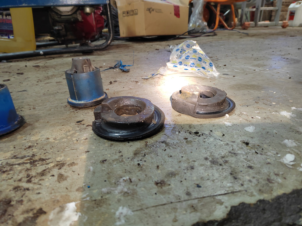 Замена сайлентблоков задней балки и верхних опор пружин — Renault Logan ...