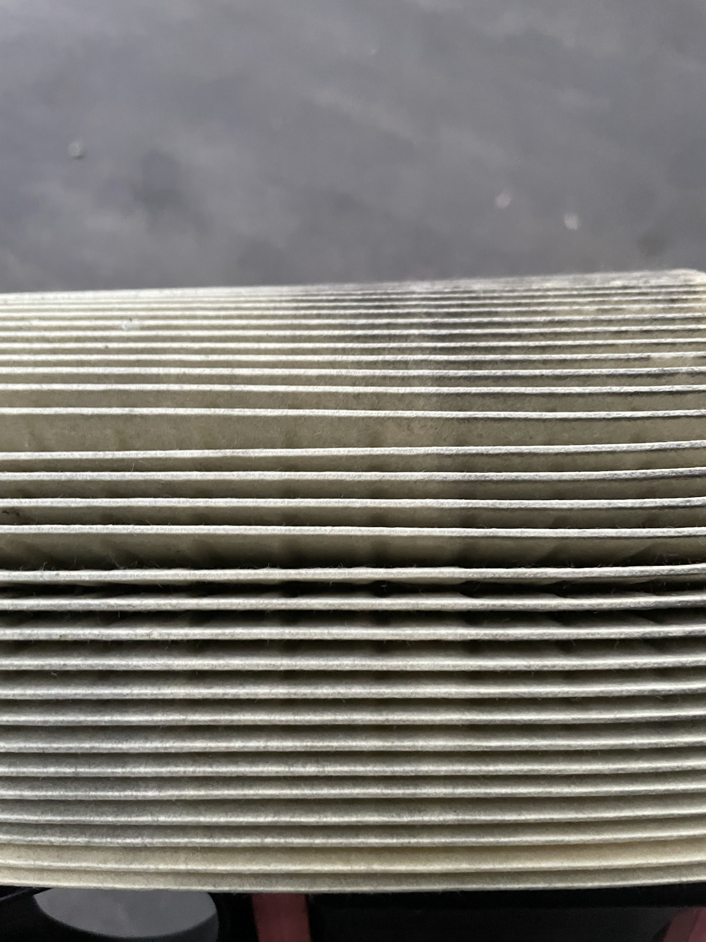 Замена воздушного фильтра двигателя — Volkswagen Polo Sedan, 1,6 л ...