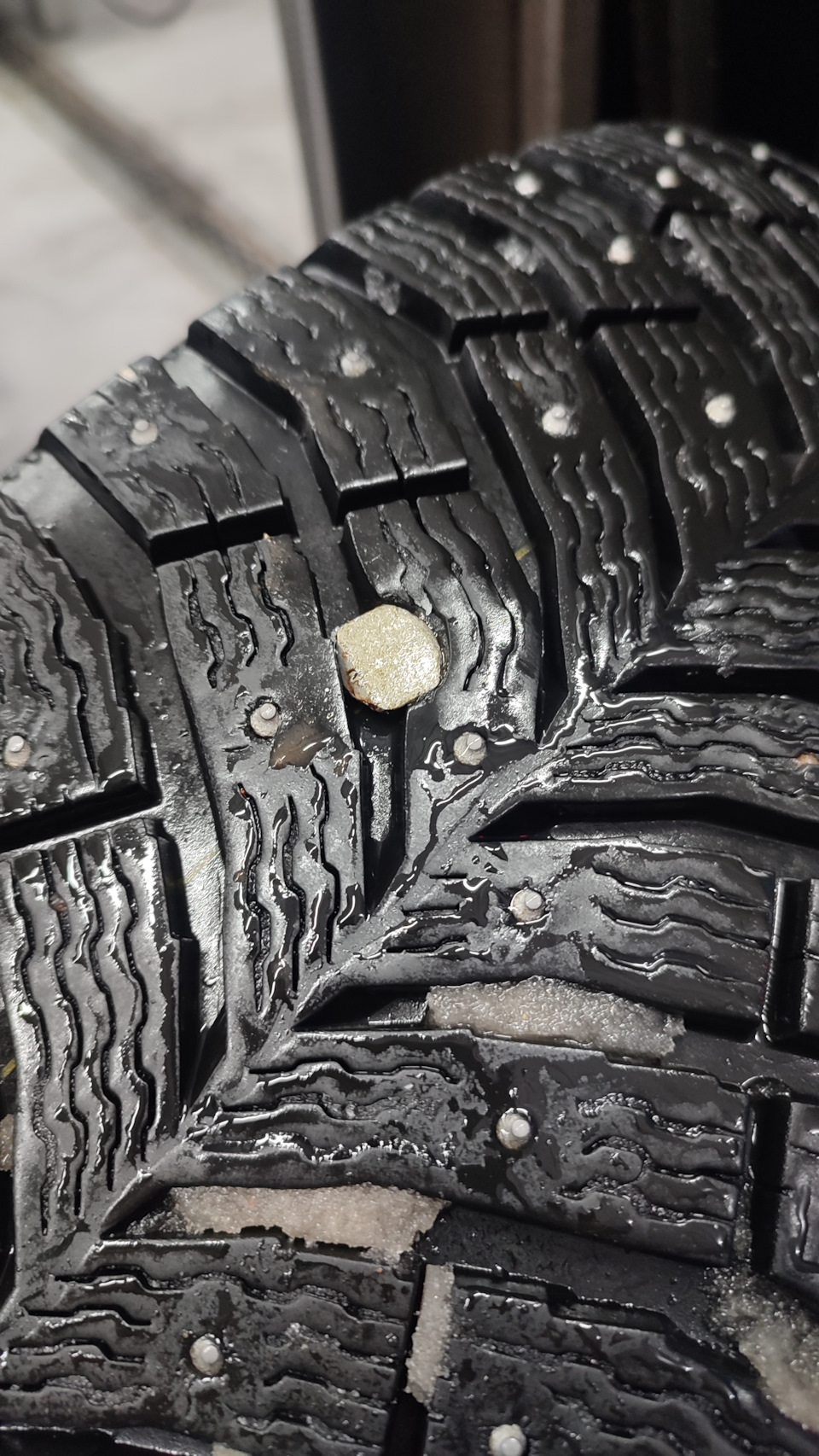 Дела шинные🤧. Болт в Новый Год 😁 — Skoda Octavia A5 Mk2, 1,8 л, 2010 ...