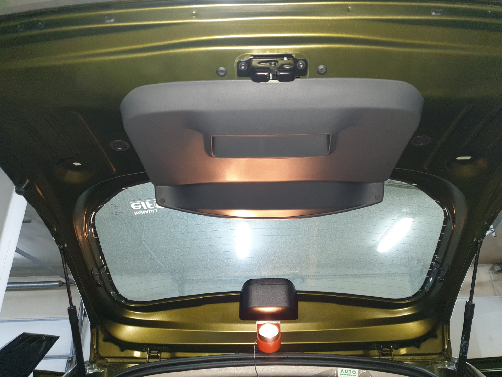 Renault Duster дверь багажника