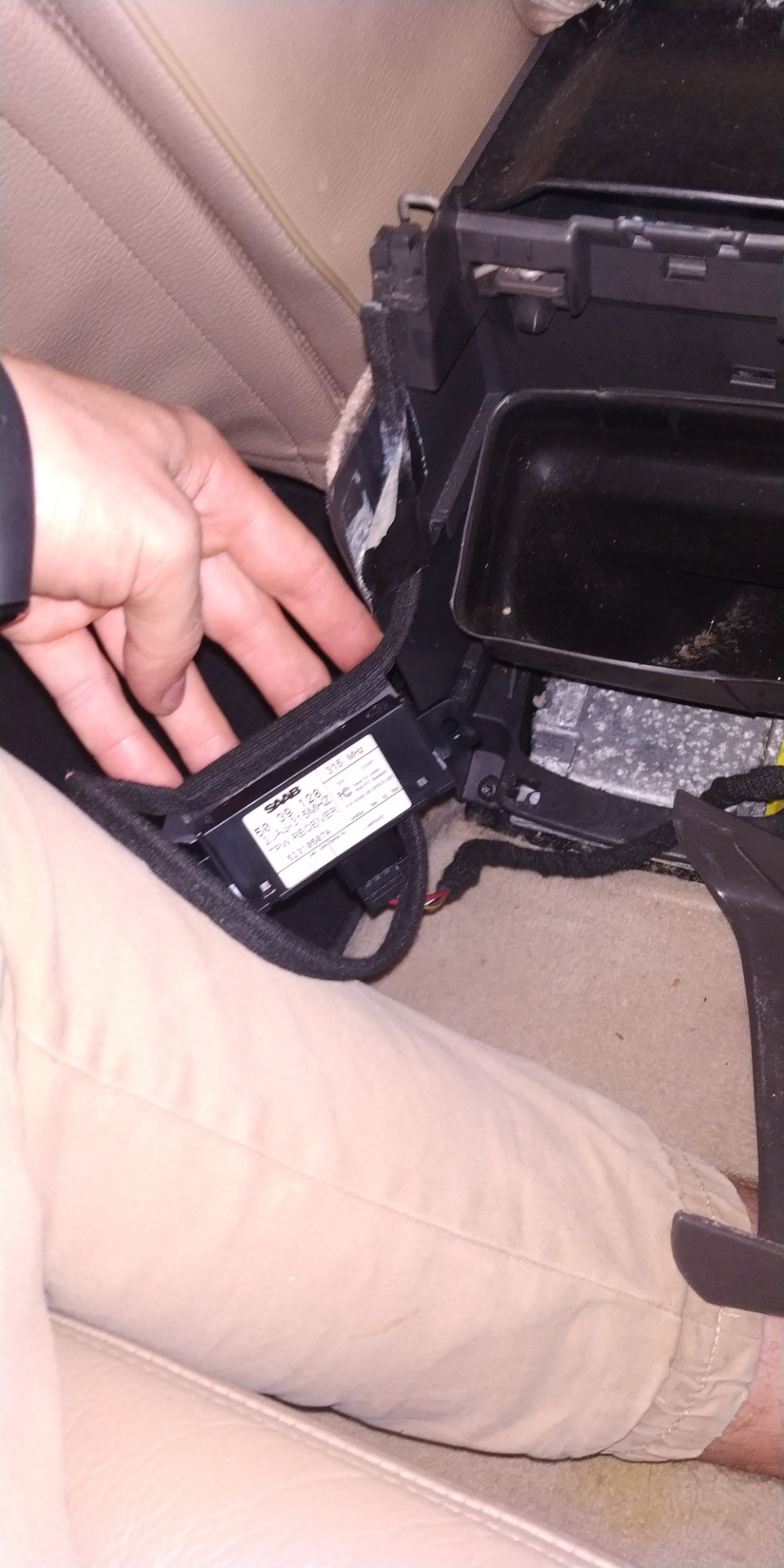 Что за блок в задней воздуховоде saab 9-5 — Saab 9-5, 2,3 л, 2003 года ...