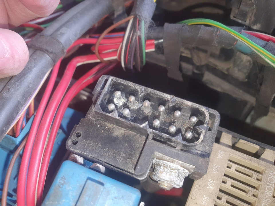 # 12 Выбивает предохранитель мотора печки. Решение. — BMW 7 series (E38 ...