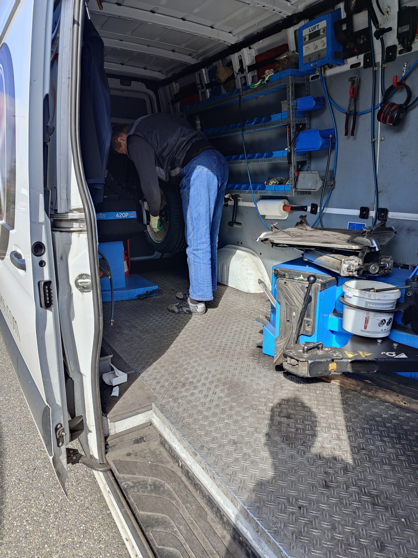 Замена резины и датчика давления в шинах. — Peugeot 5008 (1G), 2 л ...