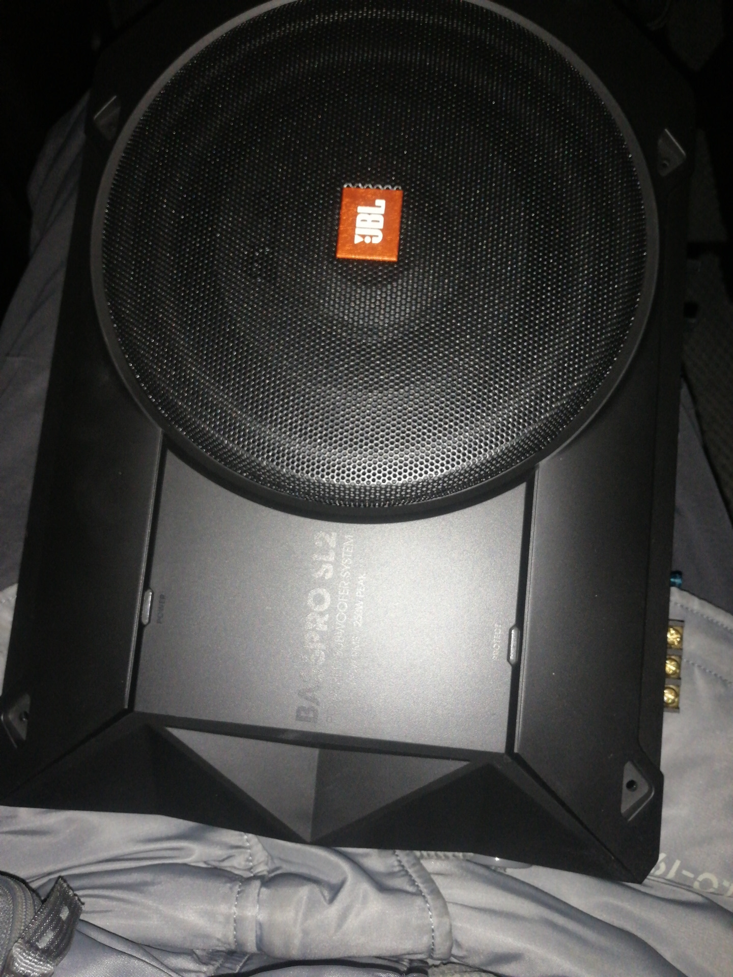 Установка сабвуфера JBL Basspro sl2 — Honda Stepwgn (5G), 1,5 л, 2017 ...