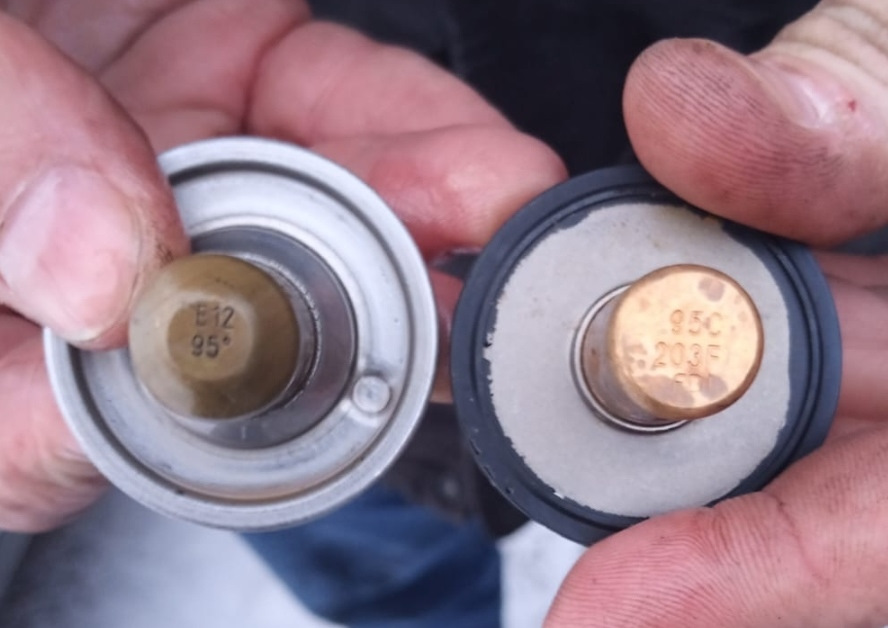 Замена оригинального термостата в Pentastar 3.6 на Motorad 724-95K ...