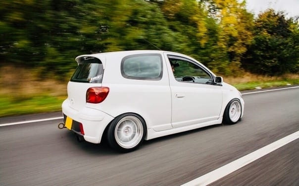 Toyota Vitz 2001 White stance