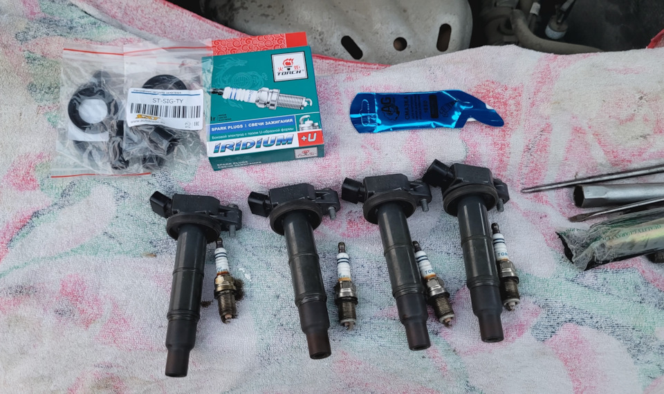 как можно наблюдать, обгорелая юбка свечи говорит о том что искра гуляла — Toyota RAV4 (III)