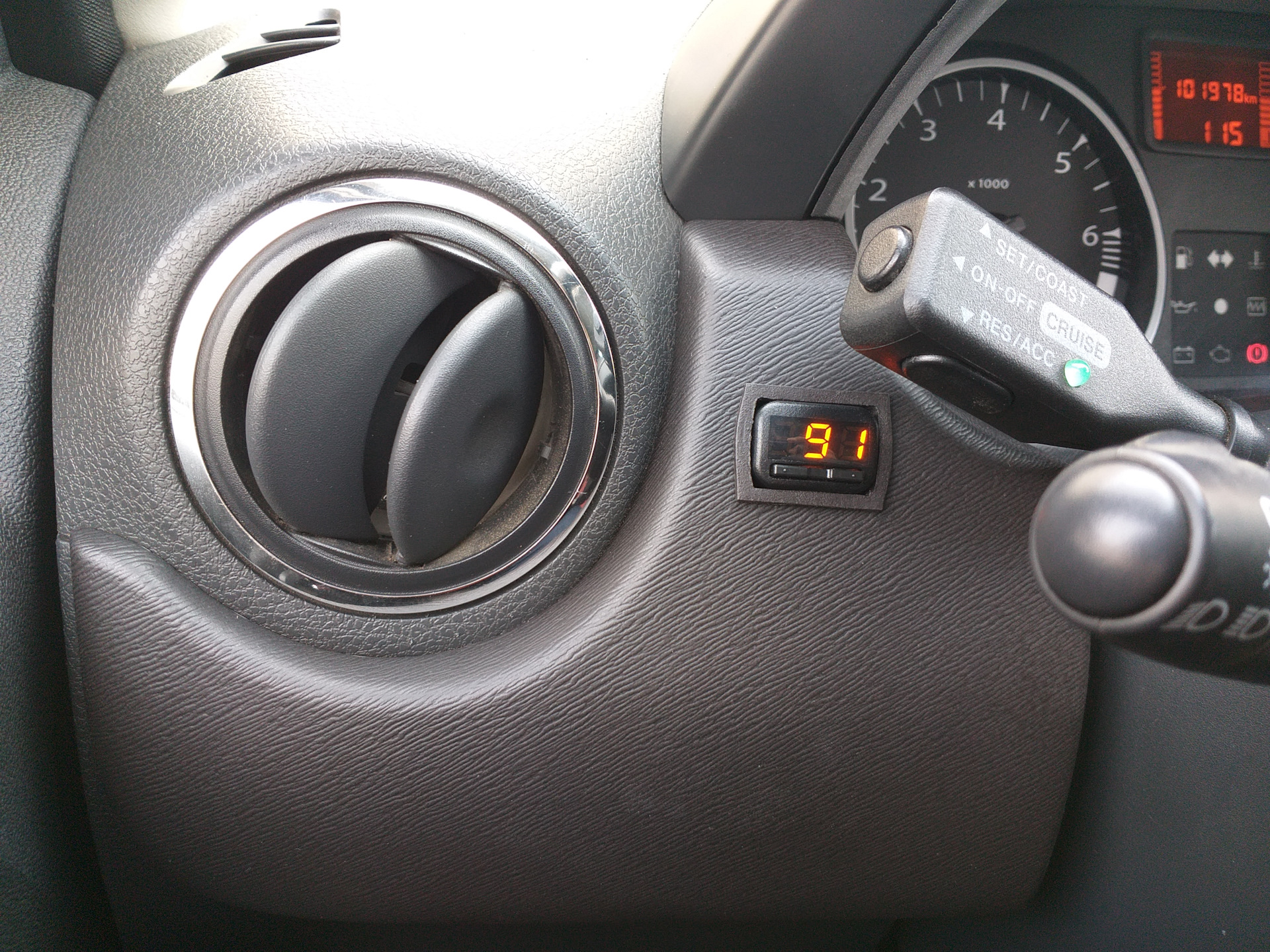 Кнопки дастер купить. Кнопка Renault Duster. Рено Дастер кнопки на панели. Рено Дастер 2016 кнопка в заглушку. Заглушка кнопки Renault Duster.