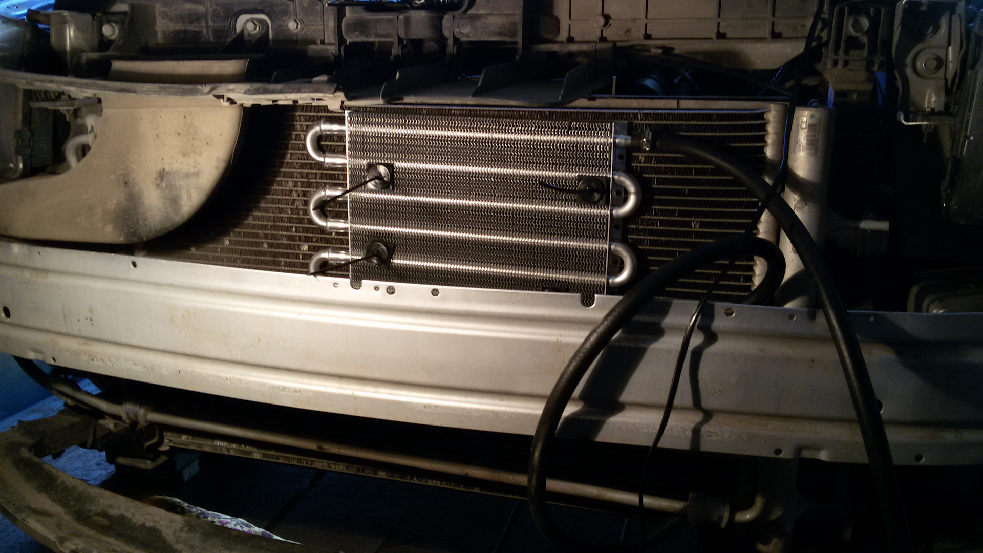 Установка дополнительного радиатора на акпп. Радиатор акпп opel astra j. Дополнительный масляный радиатор акпп ауди а6 с5 2. 6. Радиатор акпп l200 штатный.