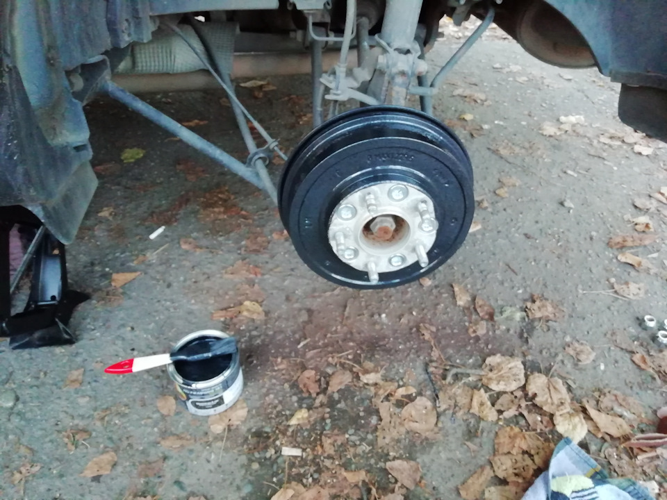 Покраска барабанов молотковой краской — Renault Duster (1G), 2 л, 2013 ...