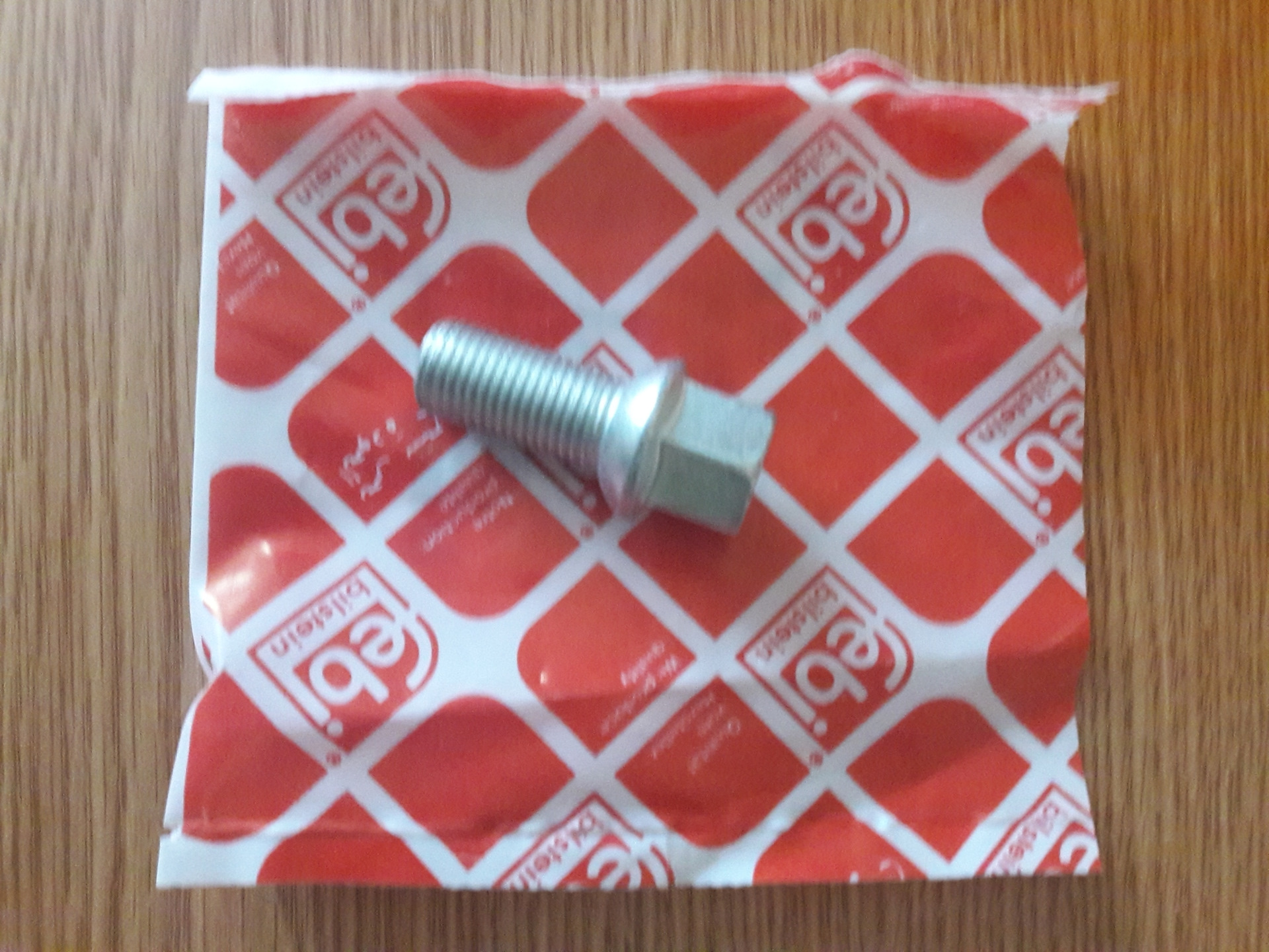 болт крепления колеса skoda rapid 2021. болт колесный шкода рапид. шкода рапид колесный болт артикул. болт шкоду рапид. болт колесный рапид 2014.